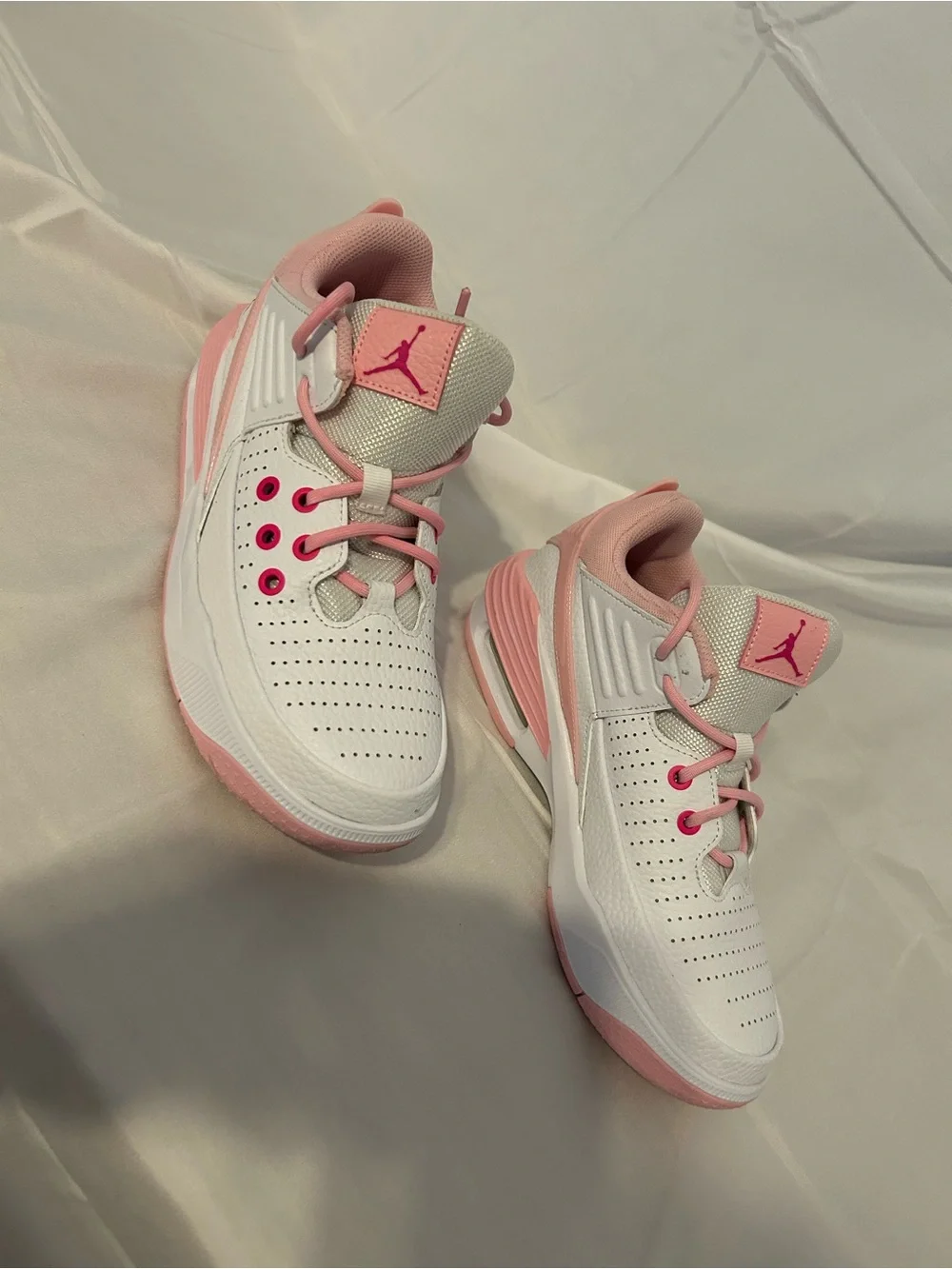 AirJordan Max Aura 5 Kids White and Pink High-Top Sneakers, Y4.5